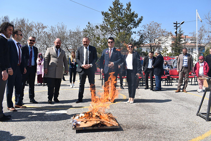 "Türk Dünyası ve Toplulukları Haftası" programı, Peyamitepe Şehit Mehmet Kocakaya İlkokulunda gerçekleştirildi.