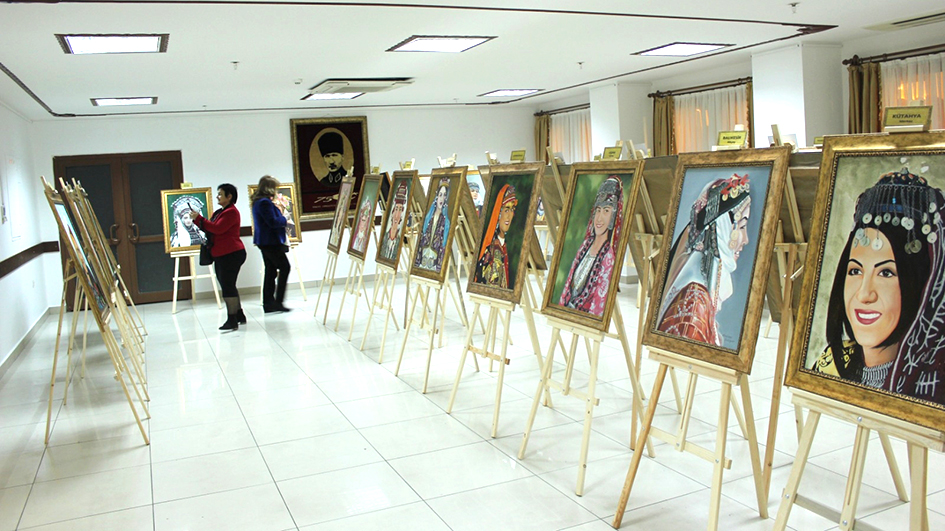 Ankara Kulübü’nde “Gelenekten Geleceğe Anadolu Kadın Başlıkları” Resim Sergisi