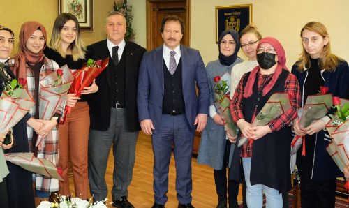 Başkan Yiğiner kadın personelin 8 Mart Dünya Kadınlar Günü'nü kutladı_SİTELER TV (1)