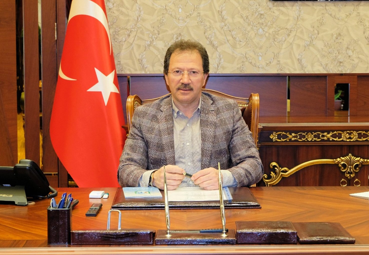 Mehmet Yiğiner’den Pendevi Palandöken’e EYT’de Esnafı Yalnız Bıraktın…