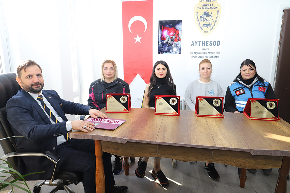 Kadın kuryelere ...03 - 2024 Kadın Kuryelere_Siteler TV