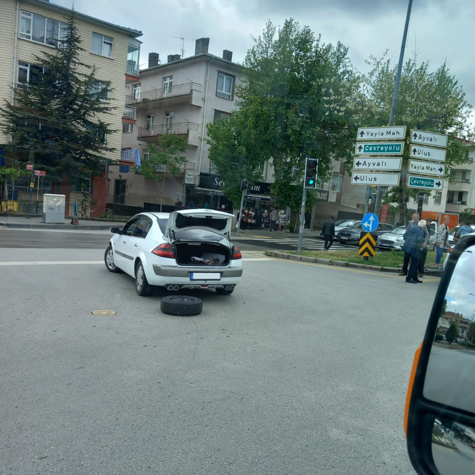 Etlik caddesinde maddi hasarlı …2024