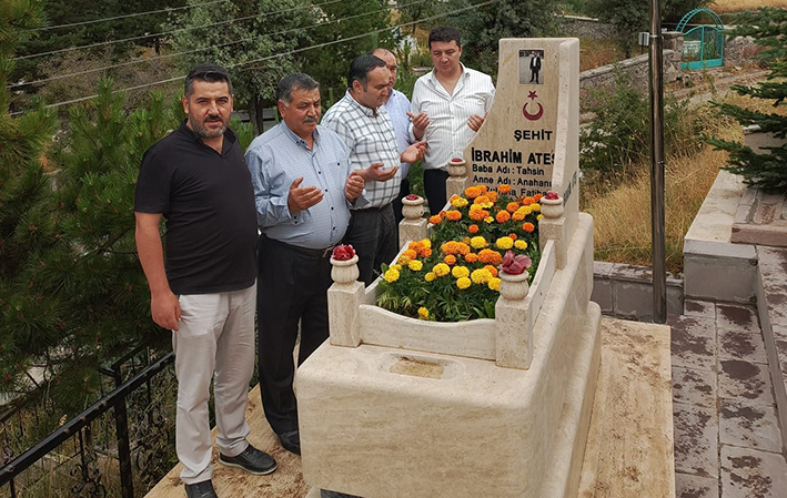 15 Temmuz Şehidine Ankara Birlik ten Vefalı Anma ...2025 15 Temmuz Şehidine Ankara Birlik’ten Vefalı Anma_Siteler TV